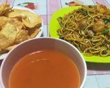 Foto langkah ke 7 dari resep Mie Goreng Udang.