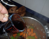 Foto del paso 4 de la receta: Carrillada de cerdo al vermú con corazones de alcachofas