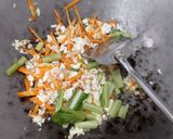 Foto langkah ke 4 dari resep Mie Goreng Sayur.