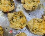 صورة لخطوة 5 من وصفة كب البف باستري بحشوة الدجاج والسبانخ والكريمة🥬
