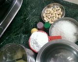 A picture of step 1 of Karachi Halwa.
