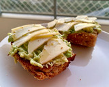 Foto del paso 3 de la receta: Desayuno con tostadas de aguacate y gouda