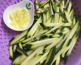 Hình bước làm 3 của món Day 12 : Canh đu đủ nấu sụn non, đùi gà bọc nấm, bí ngòi xào_eat1000