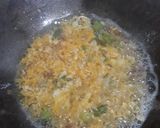 Foto langkah ke 1 dari resep Sop Telur Orak Arik.