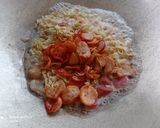 Foto langkah ke 3 dari resep Seblak mie sosis.