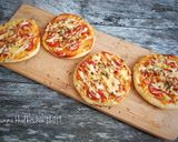 Foto langkah ke 6 dari resep Pizza Mini Simple dan Empuk ala Sukma.