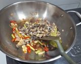 Foto langkah ke 4 dari resep Nasi Bakar Cumi Jamur.