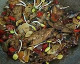 Foto langkah ke 4 dari resep Nyemek Pindang Pedas Manis.