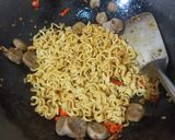 Foto langkah ke 4 dari resep Mie Orak Arik Goreng.