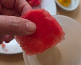 Foto del paso 2 de la receta: Heladito fácil y saludable de sandía 🍉 Sandía helada 🍉2 ingredientes 🍉🍋Paleta o polo de sandía
