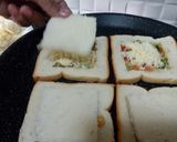 A picture of step 7 of Cheesy bread omelette.