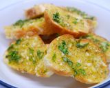 Foto langkah ke 3 dari resep 12. Garlic Bread (Easy Simple Recipe).