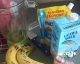 Foto langkah ke 1 dari resep Banana Nutella Smoothie.