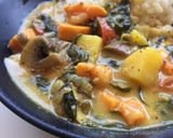 Édesburgonyás-gombás curry kókusztejjel recept fázis 3 fotója