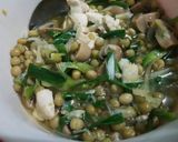 Foto langkah ke 7 dari resep Kacang maling aka kacang polong tumis daun bawang.