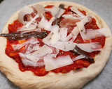 Foto del paso 7 de la receta: Coca o pizza de panceta, anchoas y parmesano