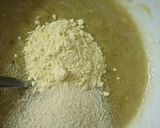 A picture of step 2 of Banana Bonda.