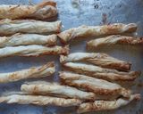 Foto langkah ke 5 dari resep 79. Cheese Stick Puff Pastry.