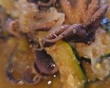 Foto del paso 3 de la receta: Pulpitos con cebolla y calabacín