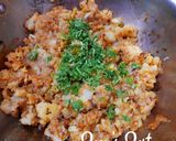 A picture of step 2 of Aloo Bharta.