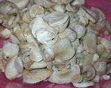 Foto langkah ke 1 dari resep Tumis jamur merang dan telur.
