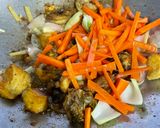 Gambar langkah 5 resipi Ayam Goreng Kunyit Bersayur.