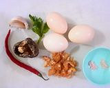 Foto langkah ke 1 dari resep Tim telur ayam kampung ebi jamur.