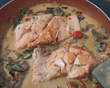 Foto del paso 5 de la receta: Salmón con espinacas y coco