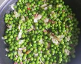 Foto del paso 1 de la receta: Guisantes con Jamón y huevo poche