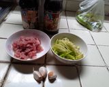 รูปขั้นตอนการทำที่ 1 ของ หมูสับผัดพริกหยวก