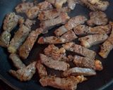 A picture of step 4 of Pan Fry Beef Steak and Onion.