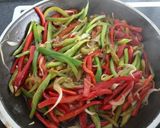 Foto del paso 1 de la receta: Ternera con pimientos y encebolla