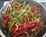 Foto del paso 1 de la receta: Ternera con pimientos y encebolla