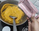 A picture of step 10 of Methi Matar Malai.