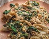 A picture of step 6 of Spinach Mushrooms and Eggs.