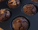 Foto del paso 5 de la receta: Magdalenas de chocolate con crema de cacahuete 🥜