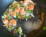 Foto langkah ke 3 dari resep Tumis Brokoli Udang simpel.
