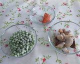 Foto del paso 2 de la receta: Guisantes con lo que tengas a mano