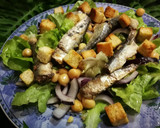 Foto del paso 5 de la receta: Lechuga rizada con sardinillas, garbanzos y picatostes