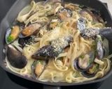A picture of step 3 of Creamy Garlic Butter Shell Mussels.