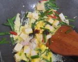 Foto langkah ke 4 dari resep Kucai Tahu Telur by jesslyn orlane.