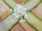 Fagottini di zucchini con feta, noci e basilico