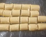 A picture of step 5 of Cashew Peanut Roll.