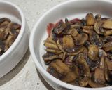 Foto del paso 4 de la receta Huevos en cocotte con champiñones y jamón