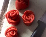 A picture of step 7 of Marie biscuit flowers 🌹.