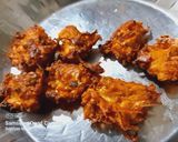 A picture of step 4 of Chinese pakoda.