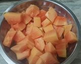A picture of step 1 of Papaya Shake.