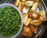 A picture of step 2 of Matar paneer.