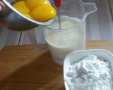 Foto langkah ke 2 dari resep Vla susu simple isian kue sus, pie susu, donat.