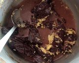 Foto langkah ke 4 dari resep Pie Cokelat Lumer.